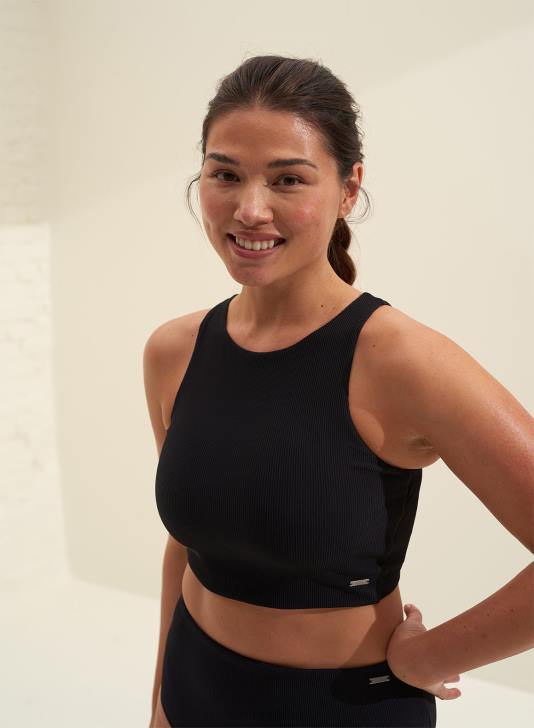 odzież JF4L242 kobiety AIM'N Czarny krótki top w mikro prążki