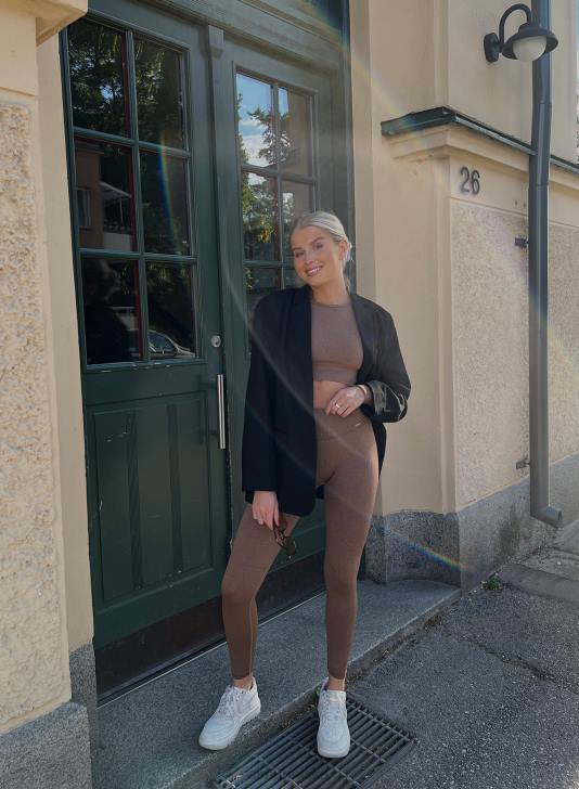 odzież JF4L124 kobiety AIM'N Rajstopy bezszwowe prążkowane w kolorze brązowym