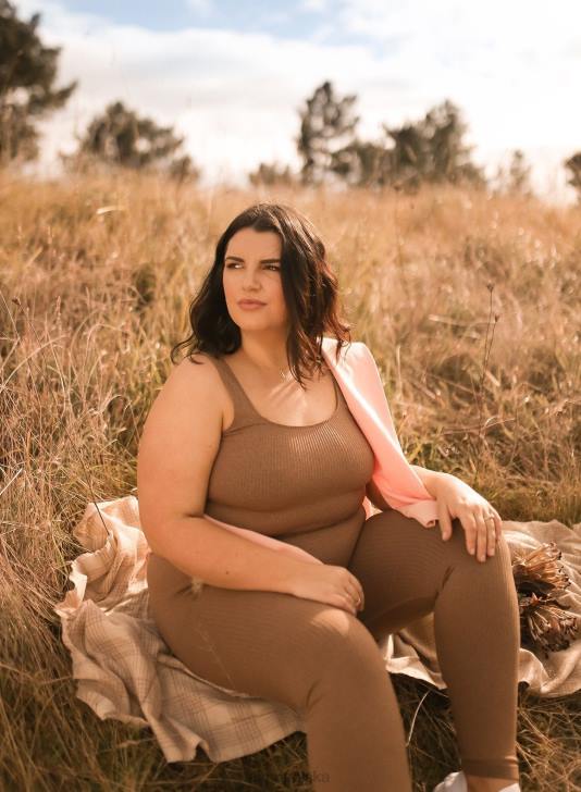 odzież JF4L124 kobiety AIM'N Rajstopy bezszwowe prążkowane w kolorze brązowym