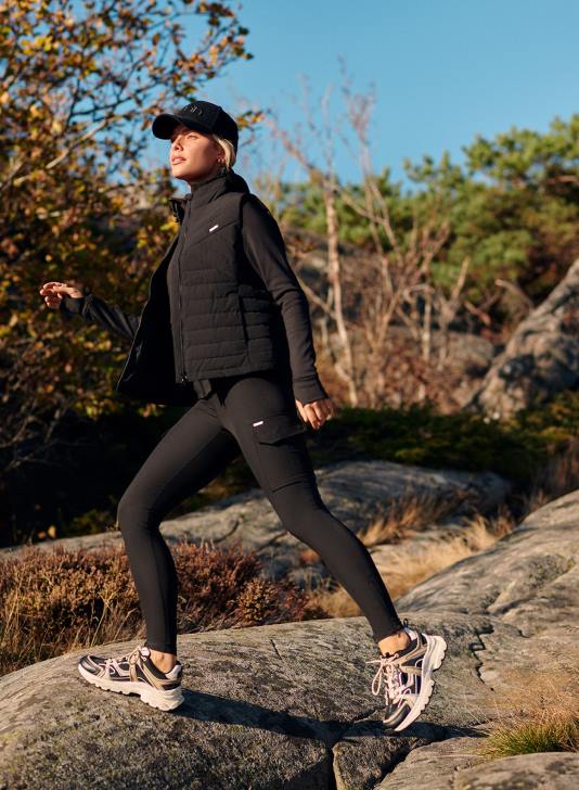 odzież JF4L732 kobiety AIM'N czarna ocieplana kamizelka